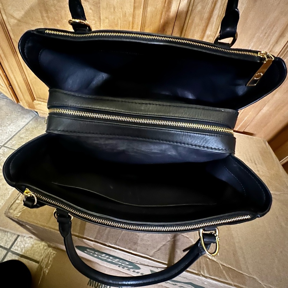 Black and gold Coach bag, medium sized. - Picture 4 of 10